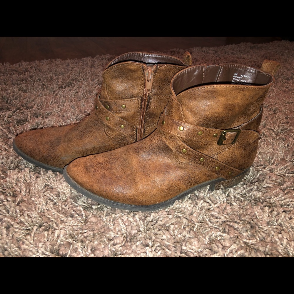 Arizona ankle boots size 4